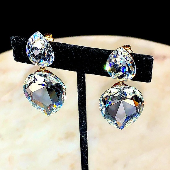 MAEDA’ EARRINGS CLIP ON SWAROVSKI VIBRANT CRYSTAL DANGLE VINTAGE 2 1/4TH - Picture 1 of 11